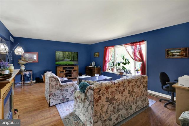 37 BEAVENS RD, Reading, PA 19608