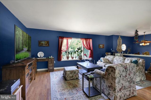 37 BEAVENS RD, Reading, PA 19608