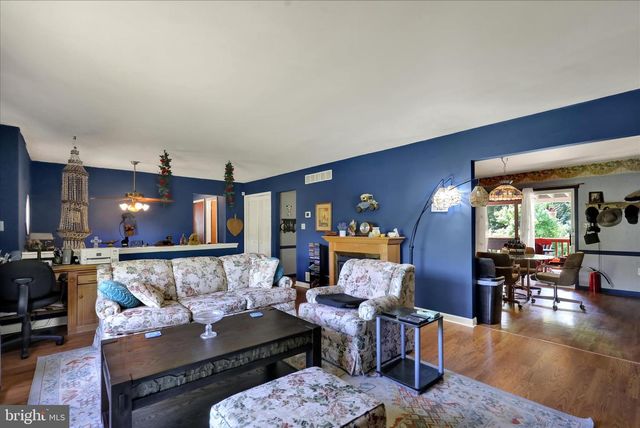 37 BEAVENS RD, Reading, PA 19608