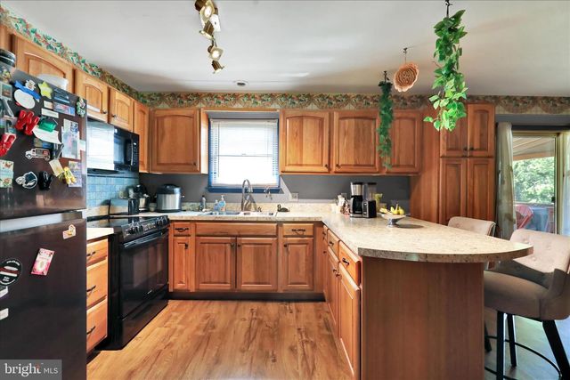 37 BEAVENS RD, Reading, PA 19608