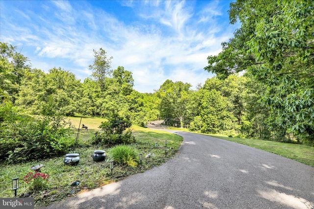 37 BEAVENS RD, Reading, PA 19608