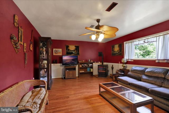 37 BEAVENS RD, Reading, PA 19608