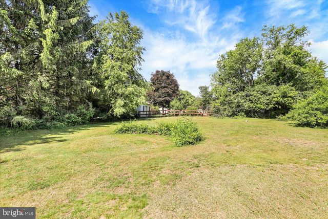 37 BEAVENS RD, Reading, PA 19608