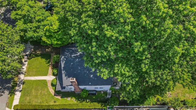38 Macgregor Avenue, Roslyn Heights, NY 11577