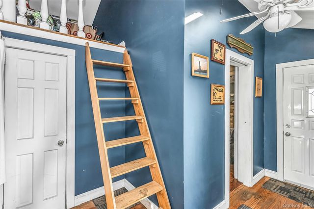 38 Macgregor Avenue, Roslyn Heights, NY 11577