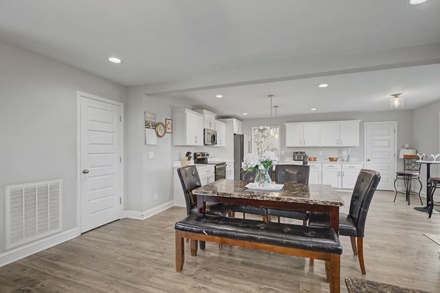 1317 Shaughnessy St, Clarksville, TN 37042