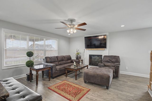 1317 Shaughnessy St, Clarksville, TN 37042