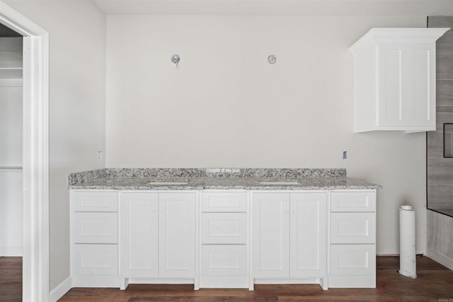 916 Bratton Rd, Lonoke, AR 72086