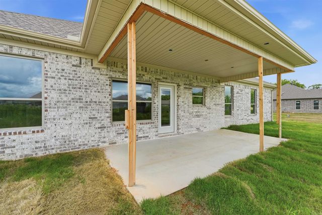 916 Bratton Rd, Lonoke, AR 72086