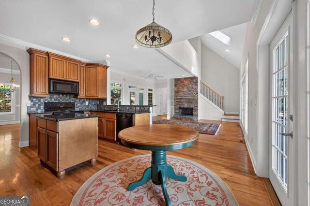 805 Lake Arrowhead Drive, Waleska, GA 30183