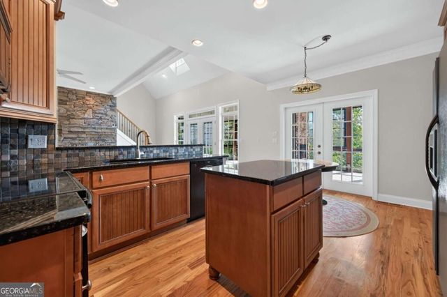 805 Lake Arrowhead Drive, Waleska, GA 30183