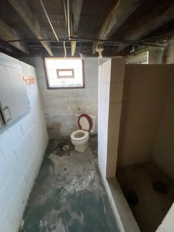 712 Todd Ave, Ellwood City, PA 16117