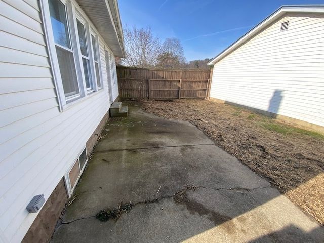 712 Todd Ave, Ellwood City, PA 16117