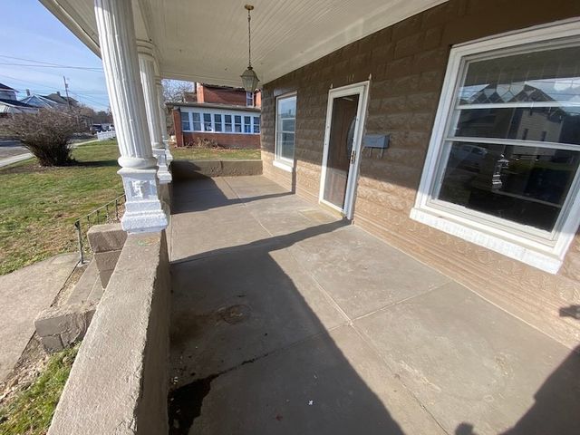 712 Todd Ave, Ellwood City, PA 16117