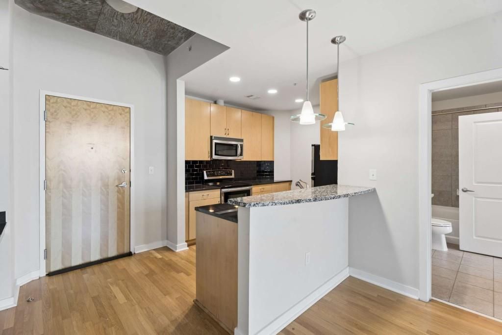 Image 10 of property listing at 400 W Peachtree Street NW 3115, Atlanta, GA 30308