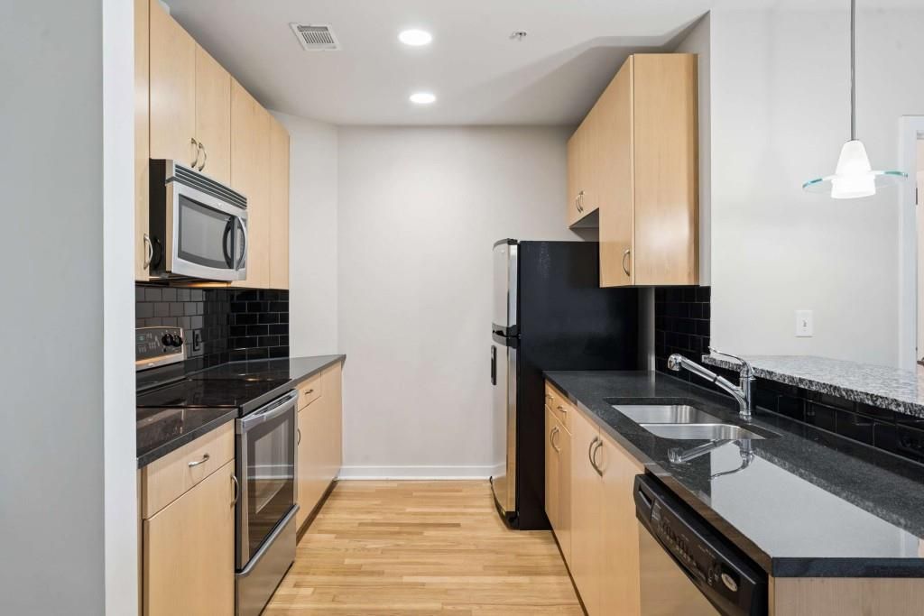 Image 11 of property listing at 400 W Peachtree Street NW 3115, Atlanta, GA 30308