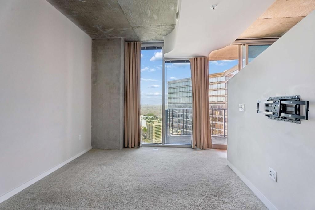 Image 18 of property listing at 400 W Peachtree Street NW 3115, Atlanta, GA 30308
