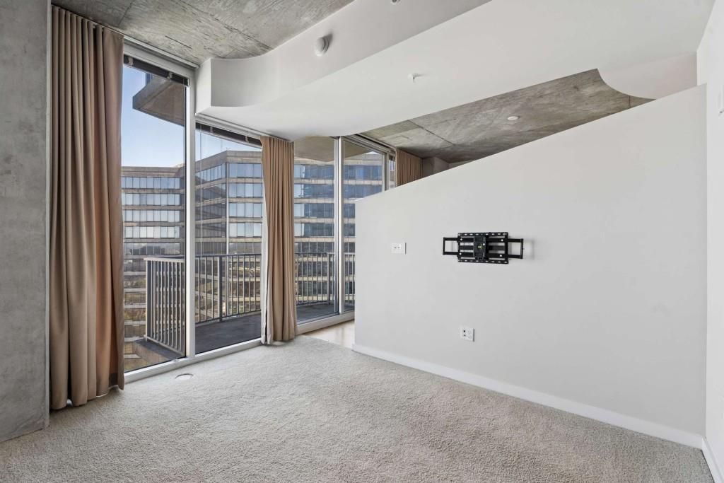 Image 19 of property listing at 400 W Peachtree Street NW 3115, Atlanta, GA 30308
