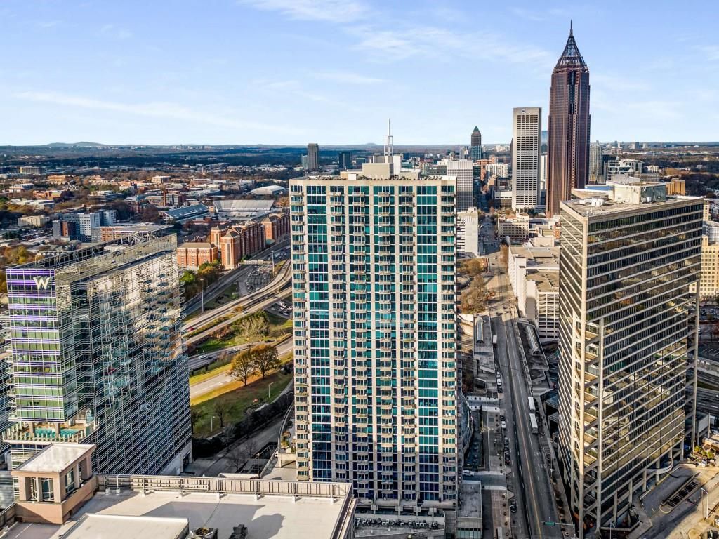 Image 2 of property listing at 400 W Peachtree Street NW 3115, Atlanta, GA 30308
