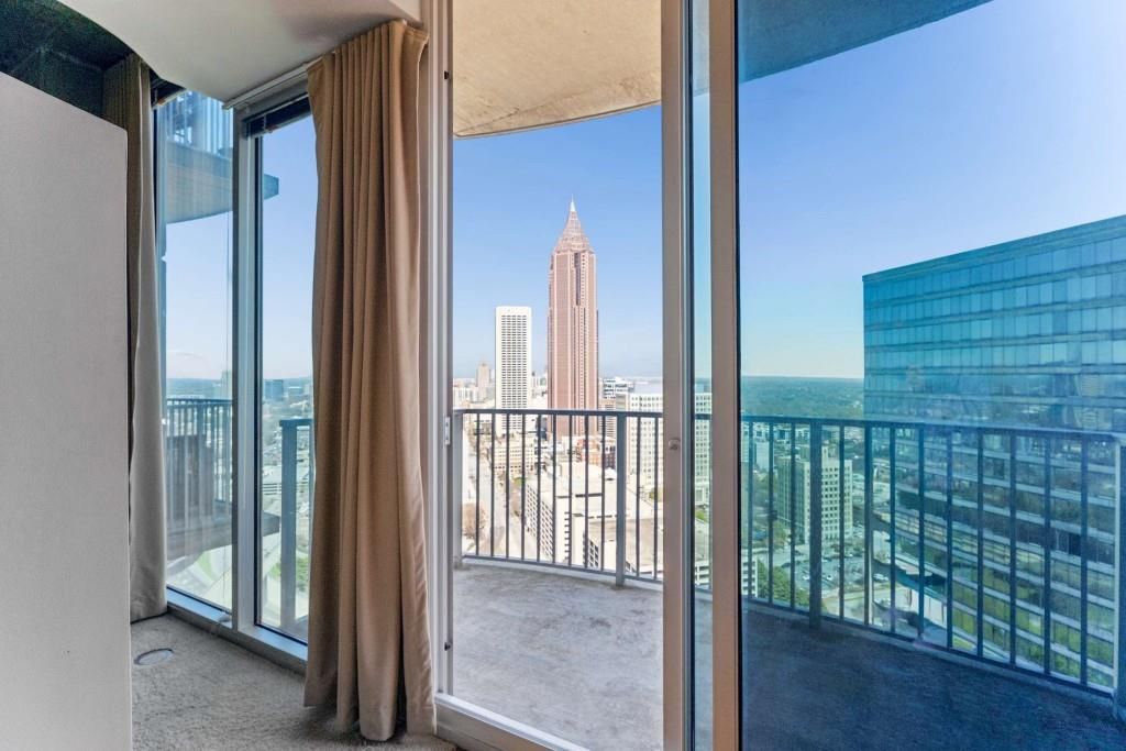Image 22 of property listing at 400 W Peachtree Street NW 3115, Atlanta, GA 30308