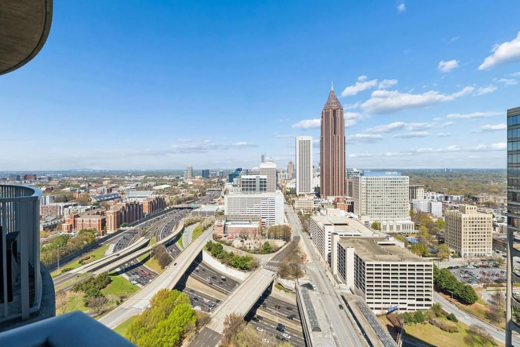 Image 24 of property listing at 400 W Peachtree Street NW 3115, Atlanta, GA 30308