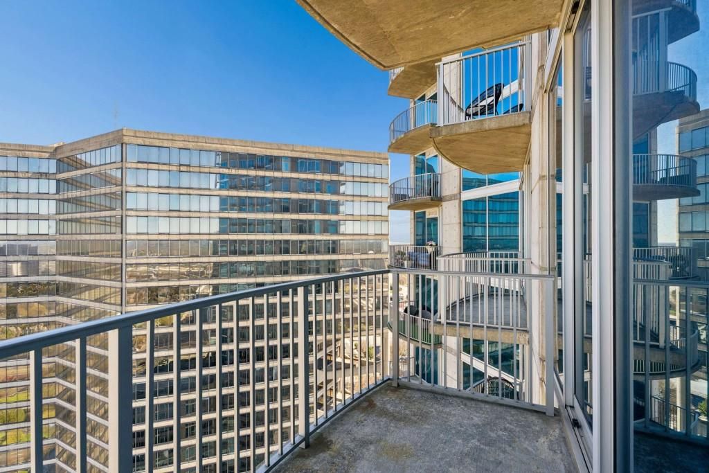 Image 26 of property listing at 400 W Peachtree Street NW 3115, Atlanta, GA 30308