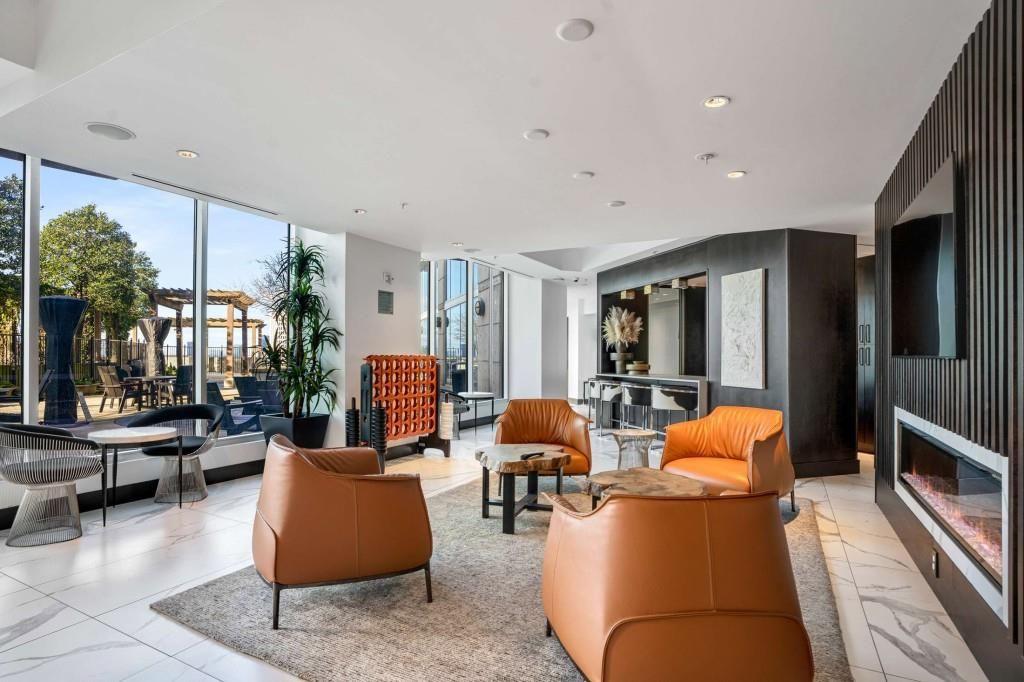 Image 28 of property listing at 400 W Peachtree Street NW 3115, Atlanta, GA 30308