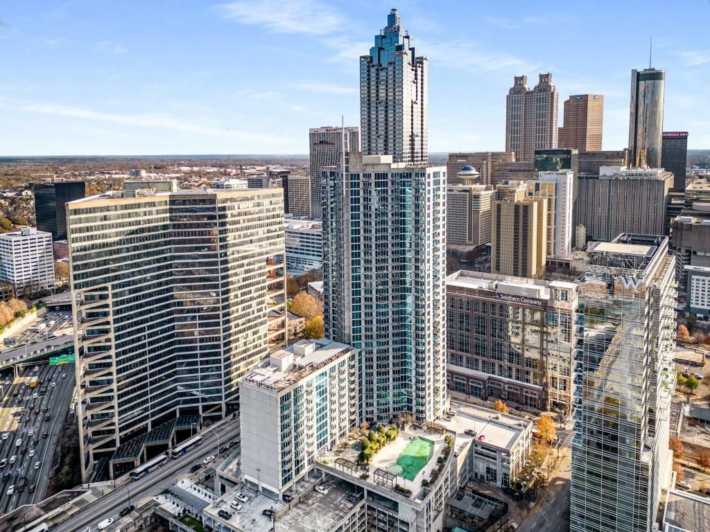 Image 3 of property listing at 400 W Peachtree Street NW 3115, Atlanta, GA 30308