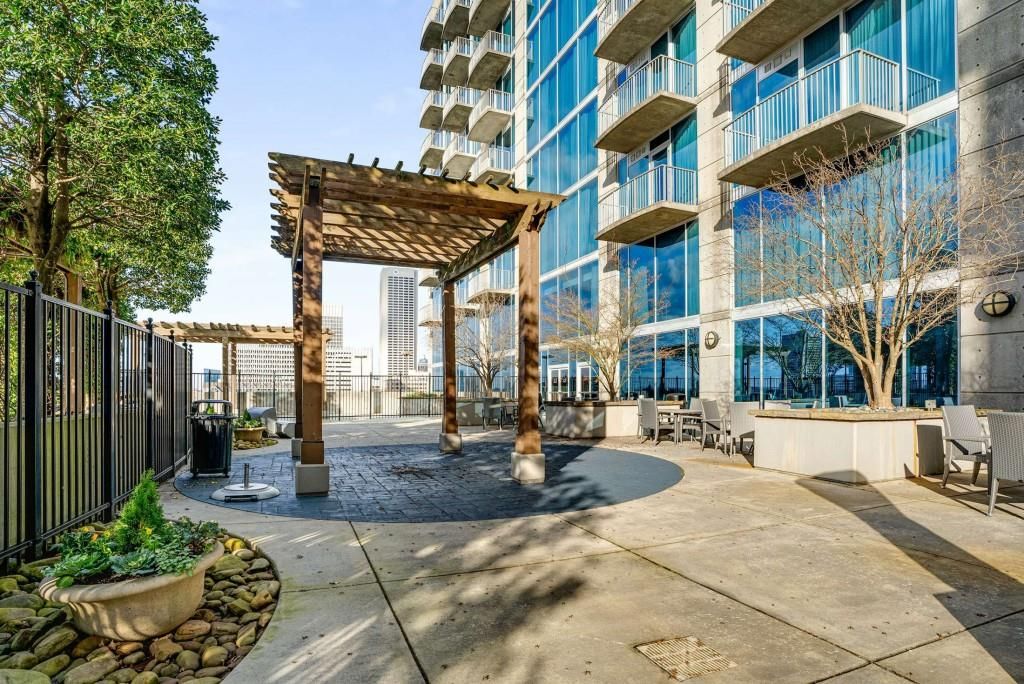 Image 39 of property listing at 400 W Peachtree Street NW 3115, Atlanta, GA 30308