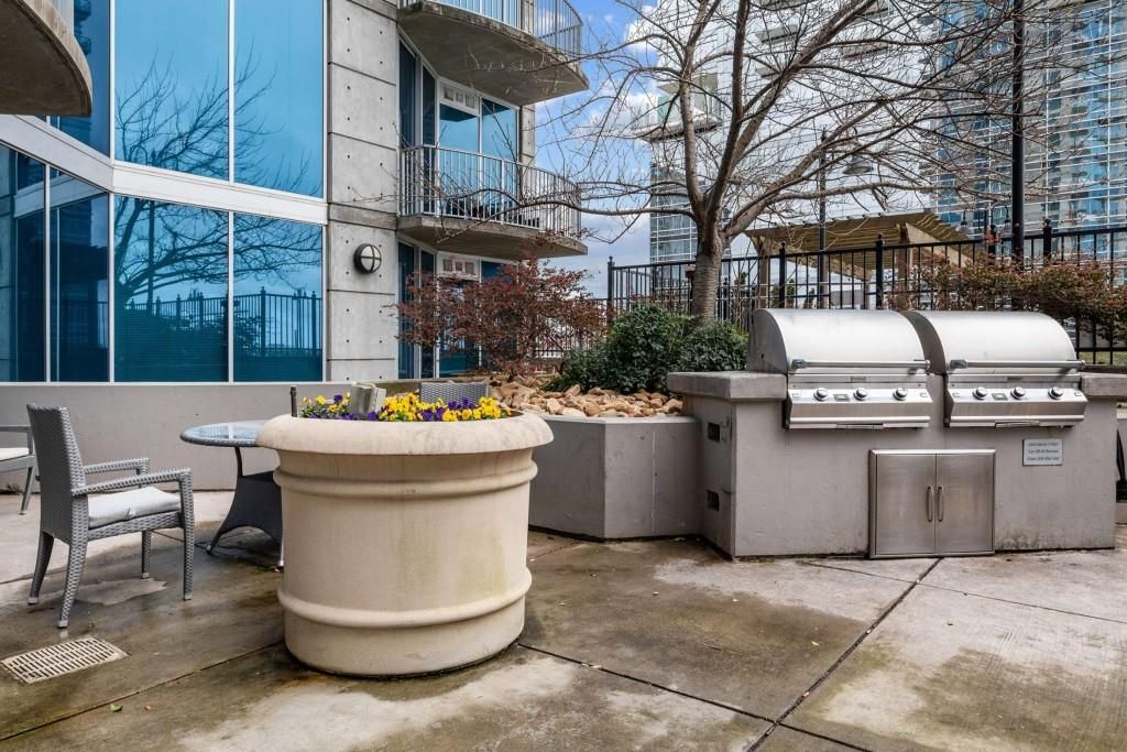 Image 40 of property listing at 400 W Peachtree Street NW 3115, Atlanta, GA 30308