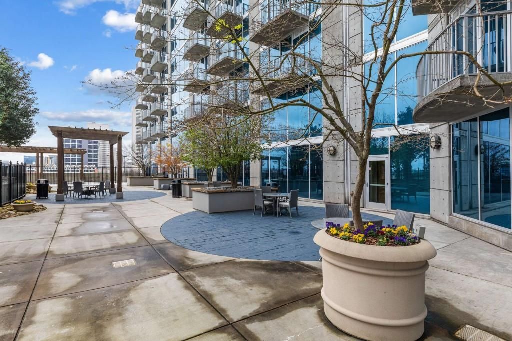 Image 41 of property listing at 400 W Peachtree Street NW 3115, Atlanta, GA 30308
