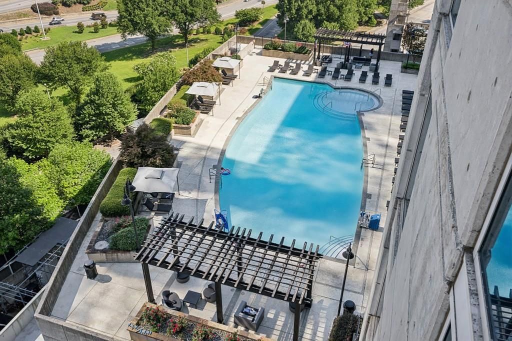 Image 43 of property listing at 400 W Peachtree Street NW 3115, Atlanta, GA 30308
