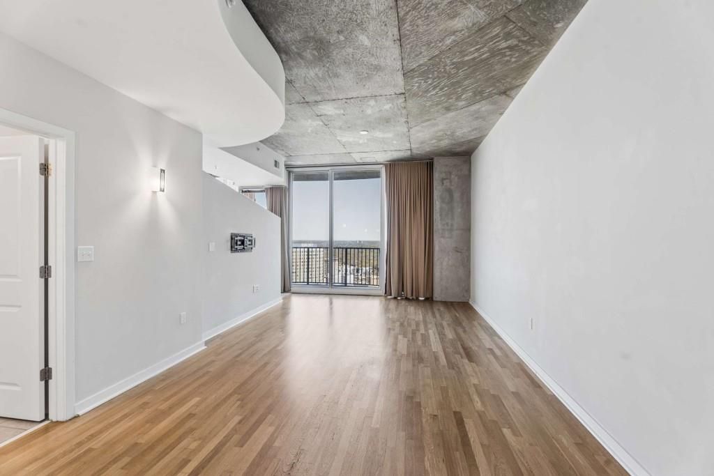 Image 5 of property listing at 400 W Peachtree Street NW 3115, Atlanta, GA 30308