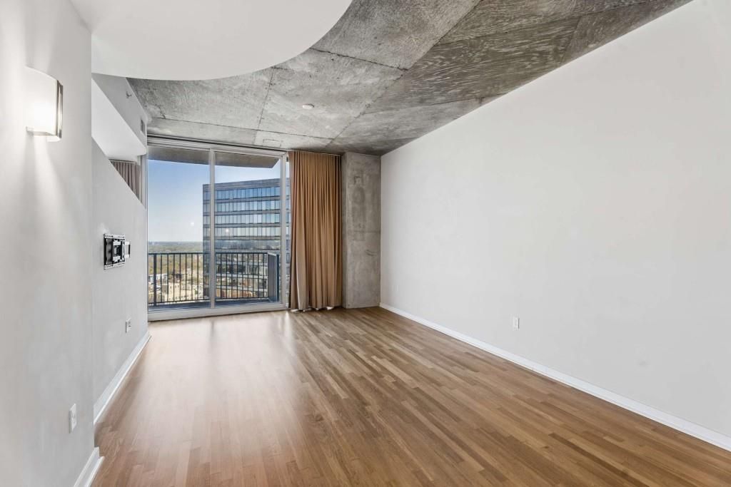 Image 7 of property listing at 400 W Peachtree Street NW 3115, Atlanta, GA 30308