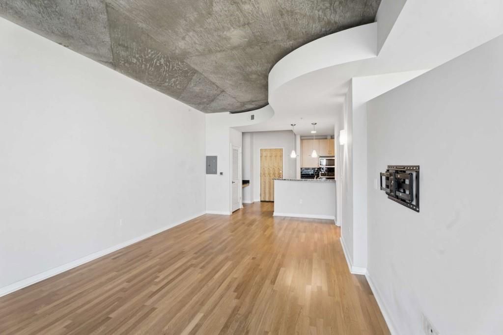 Image 9 of property listing at 400 W Peachtree Street NW 3115, Atlanta, GA 30308