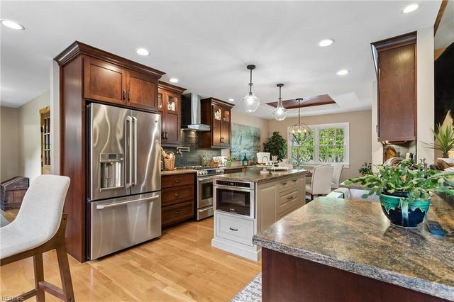 125 River Point DR, Yorktown, VA 23693