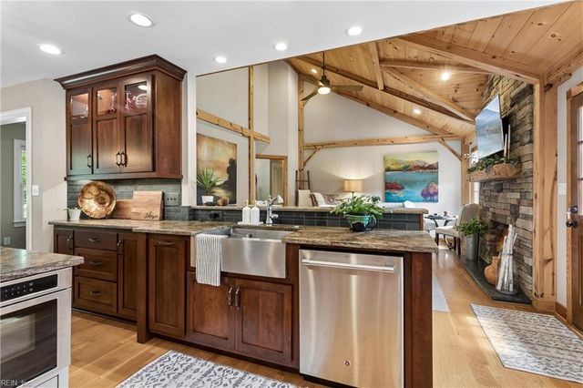 125 River Point DR, Yorktown, VA 23693