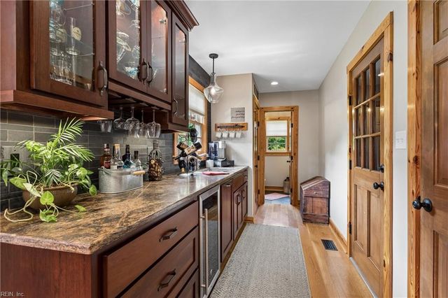 125 River Point DR, Yorktown, VA 23693