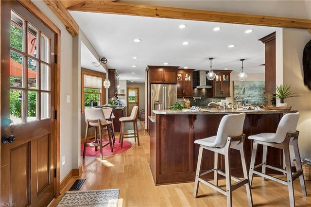 125 River Point DR, Yorktown, VA 23693