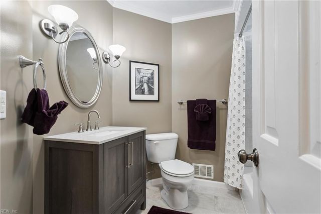 125 River Point DR, Yorktown, VA 23693
