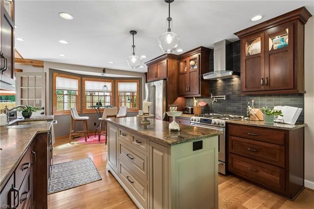 125 River Point DR, Yorktown, VA 23693