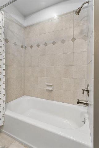 125 River Point DR, Yorktown, VA 23693