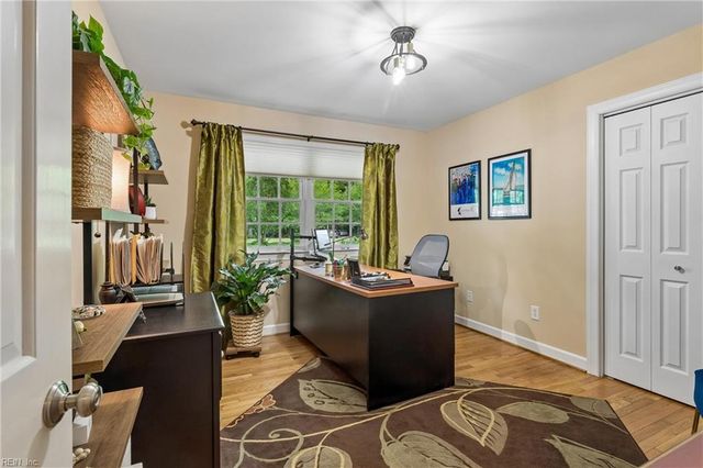125 River Point DR, Yorktown, VA 23693