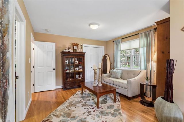 125 River Point DR, Yorktown, VA 23693
