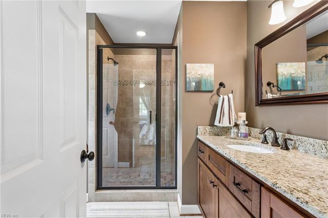 125 River Point DR, Yorktown, VA 23693