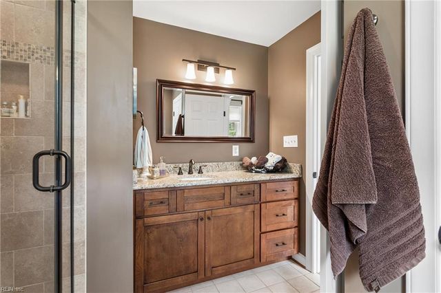 125 River Point DR, Yorktown, VA 23693