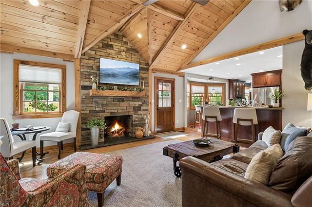 125 River Point DR, Yorktown, VA 23693