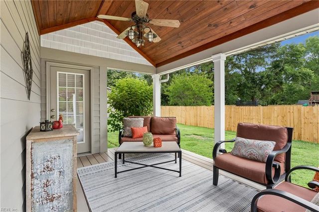 125 River Point DR, Yorktown, VA 23693