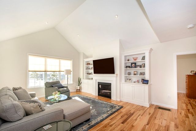 14 Mariners Way 14, Plymouth, MA 02360