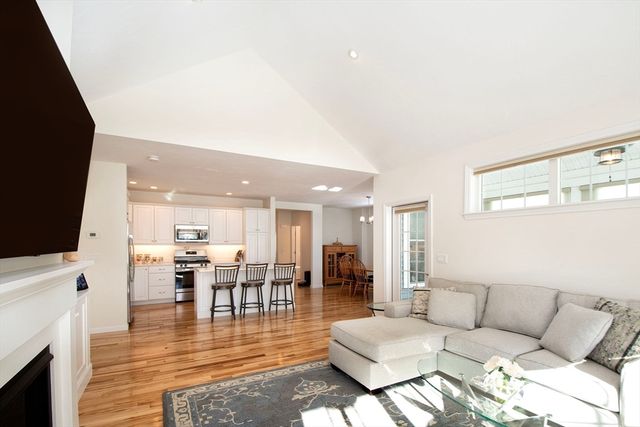 14 Mariners Way 14, Plymouth, MA 02360